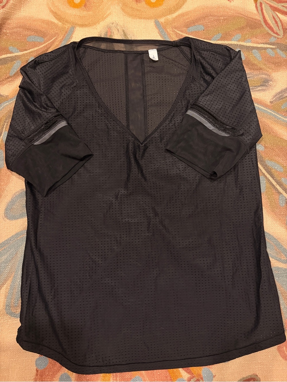 Lululemon Black Women's V-Neck Athletic Mesh Top